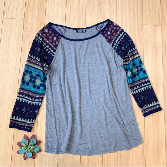 Papermoon Tops - STITCHFIX PaperMoon Danza Aztec top, S.